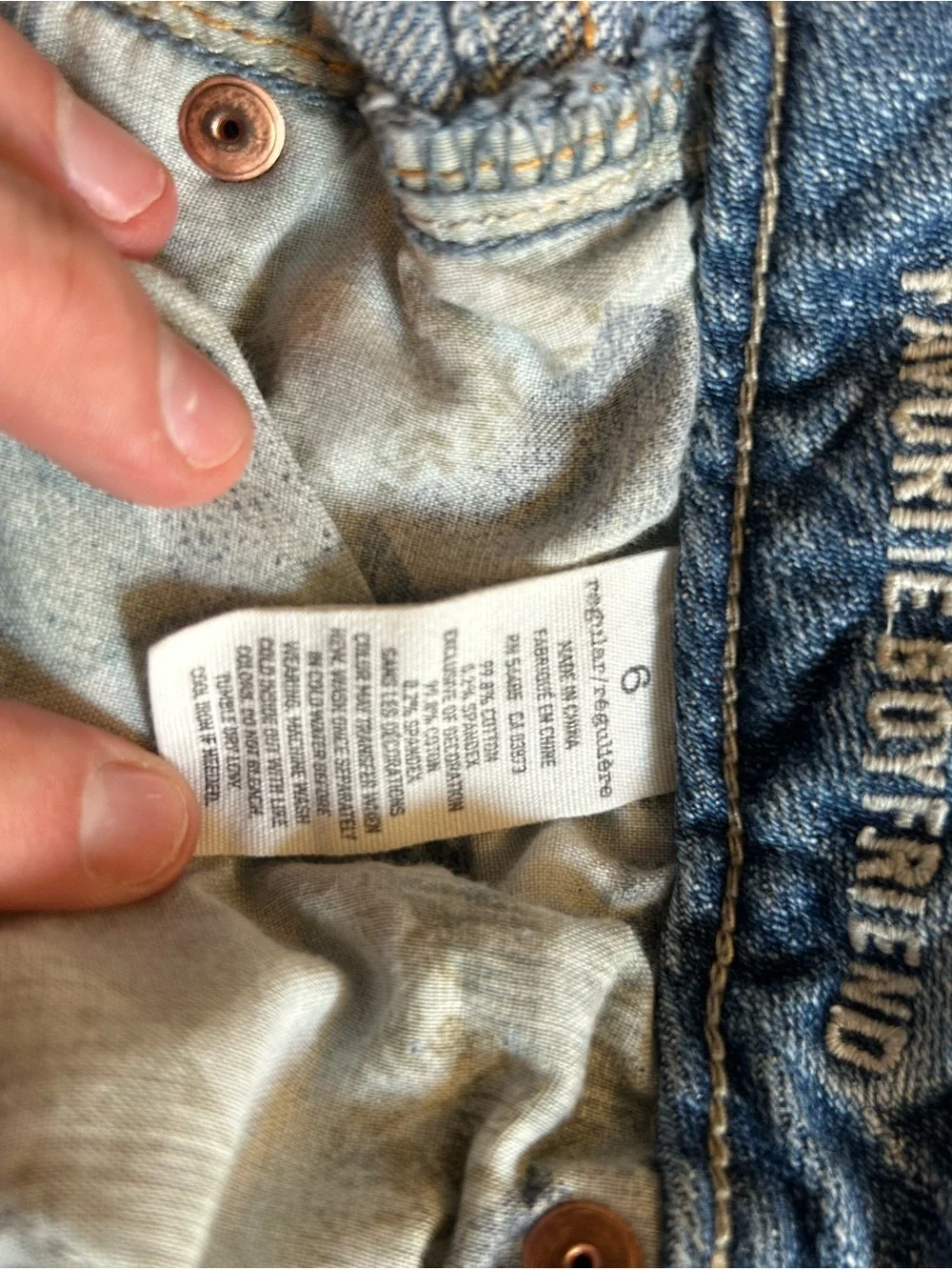 American Eagle Favorite Boyfriend Womens Sz 6 Short Distressed Jeans